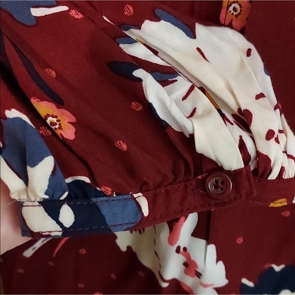 Old Navy Medium Women’s Floral blouse - Picture 5 of 6
